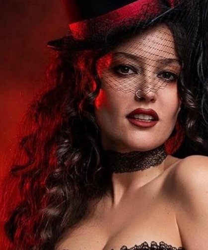 Karşınızda Pelin Akil...